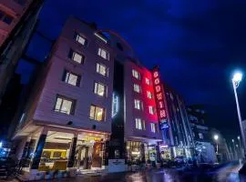 Hotel Godwin Deluxe Near New Delhi Railway Stn Offers Free Airport Pick-up