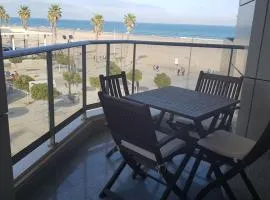 Direct view to the beach , Parking , Terraza