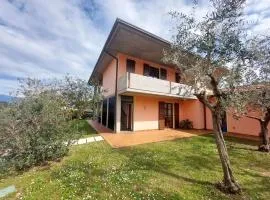 Spacious villa over two floors, amazing view and private garden for 9 guests