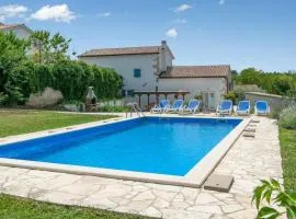 3 Bedroom Amazing Home In Ruzici