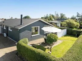 Cozy Home In Juelsminde With Wifi