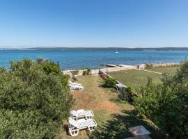 Amazing Apartment In Dobropoljana, ξενοδοχείο σε Dobropoljana