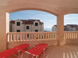 Two-Bedroom Apartment In Bol