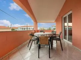 Two-Bedroom Apartment In Vir