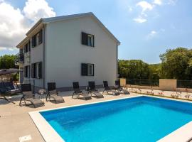 Beach Front Apartment In Vrbnik, готель у місті Врбник