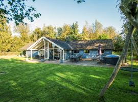 Stunning Home In V&aelig;ggerl&oslash;se With Sauna, spahotel in Marielyst