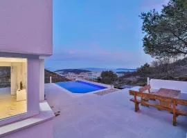 2 Bedroom Cozy Home In Seget Gornji