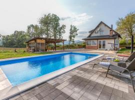 Lovely Home In Smiljan With Sauna, hotel v destinaci Smiljan
