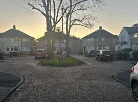 Spacious & Modern 2-Bed House in Dagenham