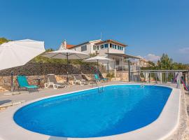Four-Bedroom Holiday Home In Primosten, hotel v Primoštenu