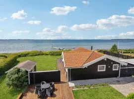 4 Bedroom Cozy Home In Assens