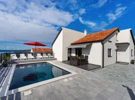 Stunning Home In Maslenica With Wifi