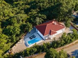 2 Bedroom Pet Friendly Home In Zestilac