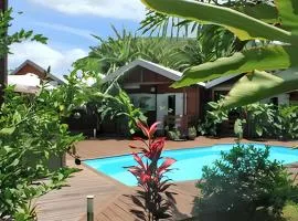Bungalow charmant à Vincendo avec piscine partagée