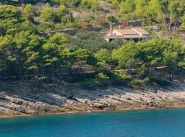 Two-Bedroom Holiday Home In Postira