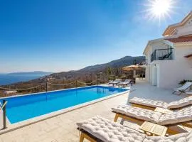 4 Bedroom Stunning Home In Poljane
