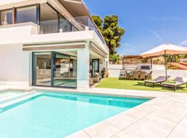 Awesome Home In Cala Del Moral, hotel in Cala del Moral