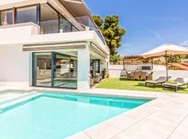 Awesome Home In Cala Del Moral