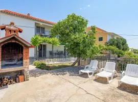 Amazing Apartment In Vlasici