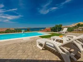 Beach Front Apartment In Kustici, Novalja