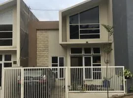 Rumah Keluarga