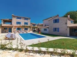 Nine-Bedroom Holiday Home In Bokordici