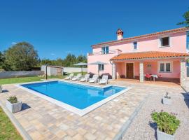 Stunning Home In Plomin With Wifi, Hotel in Plomin