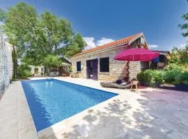 Two-Bedroom Holiday Home In Pridraga
