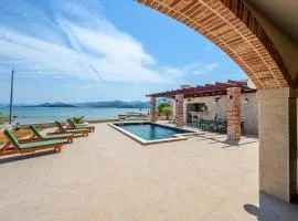 Stunning Home In Drace
