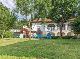 3 Bedroom Awesome Apartment In Pavicini