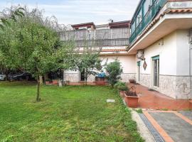 2 Bedroom Cozy Apartment In Napoli, Hotel in Neapel