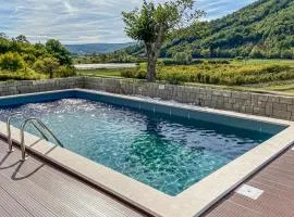 2 Bedroom Stunning Home In Podpican