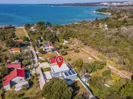 Beautiful Home In Peroj With Wifi