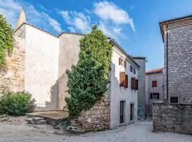 Awesome Home In Bale With Wifi