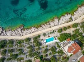Six-Bedroom Holiday Home In Primosten