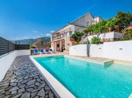 Five-Bedroom Holiday Home In Rovanjska