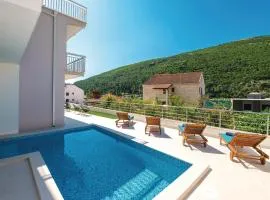 Two-Bedroom Apartment In Mokosica