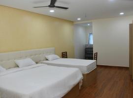 RS GRANDS Rooms, hótel í Alinjivākkam