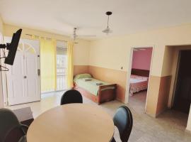 Complejo Evelin, hotel i Las Grutas
