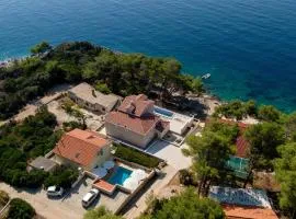 Five-Bedroom Holiday Home In Prizba