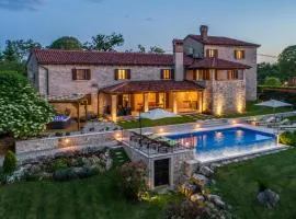 Stunning Home In Tinjan