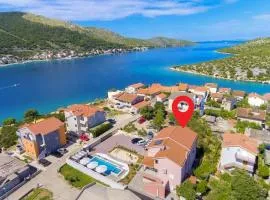 Gorgeous Apartment In Grebastica
