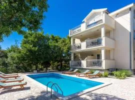 Beautiful Apartment In Pinezici
