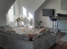 Lanarkshire Apartment- Views- Sleeps 4- Balcony
