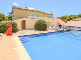 Lovely Home In Saint-Maurice-Sur-Eygu