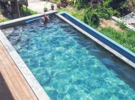 Villa familiale à La Possession avec piscine privée, khách sạn ở La Possession
