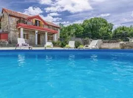 Three-Bedroom Holiday Home In Krusevo