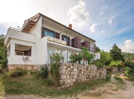 Cozy Apartment In Brsec With Wifi, hotel i Brseč