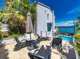 Gorgeous Home In Trogir With Jacuzzi