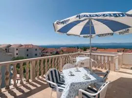 Three-Bedroom Apartment In Supetar